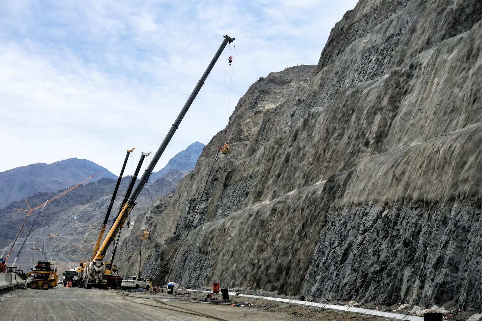 E64 – Al Watan Road - Photo 1