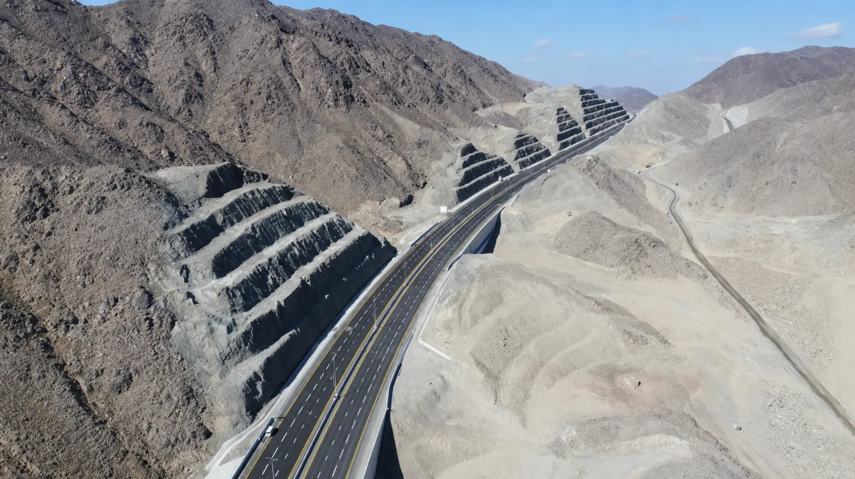E64 – Al Watan Road