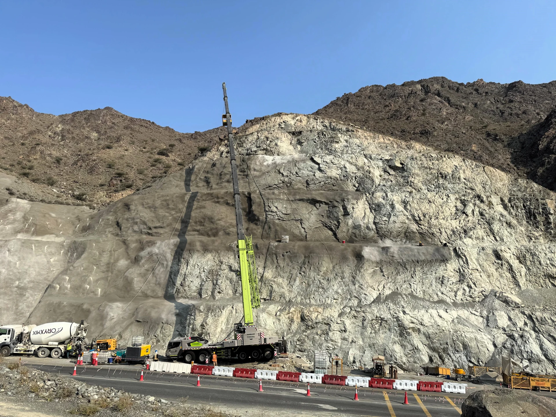 Road Leading to Al Suhub Rest Area thumbnail 3