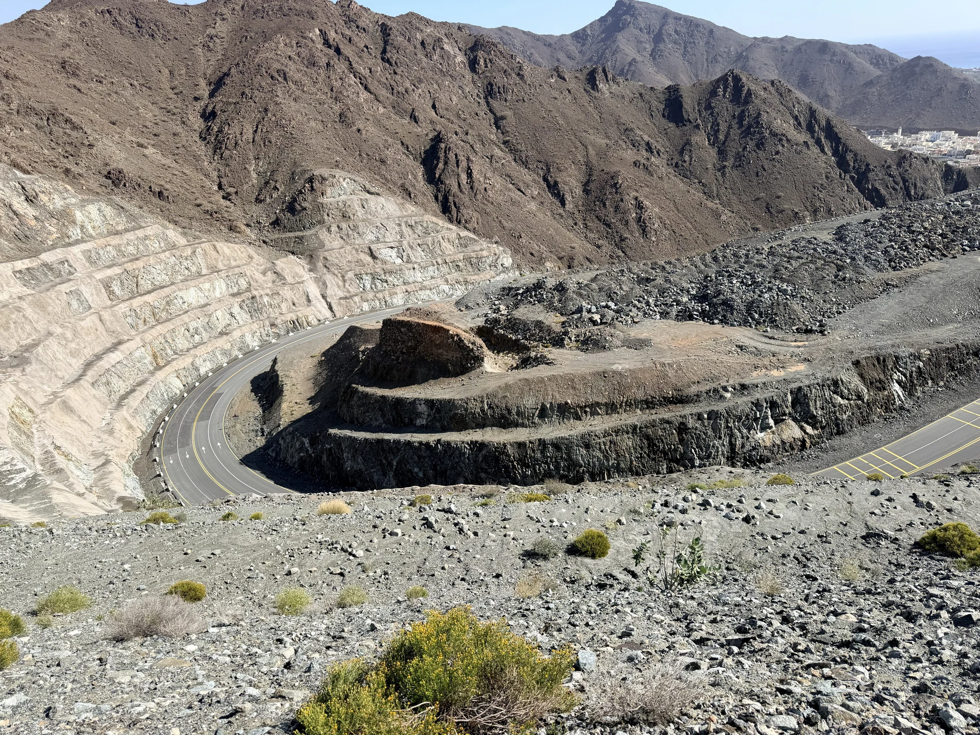 Road Leading to Al Suhub Rest Area thumbnail 5